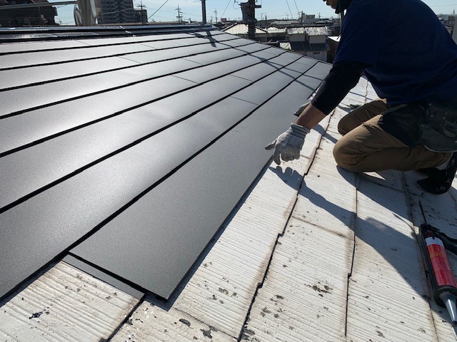 西尾市　屋根カバー工法による屋根改修工事