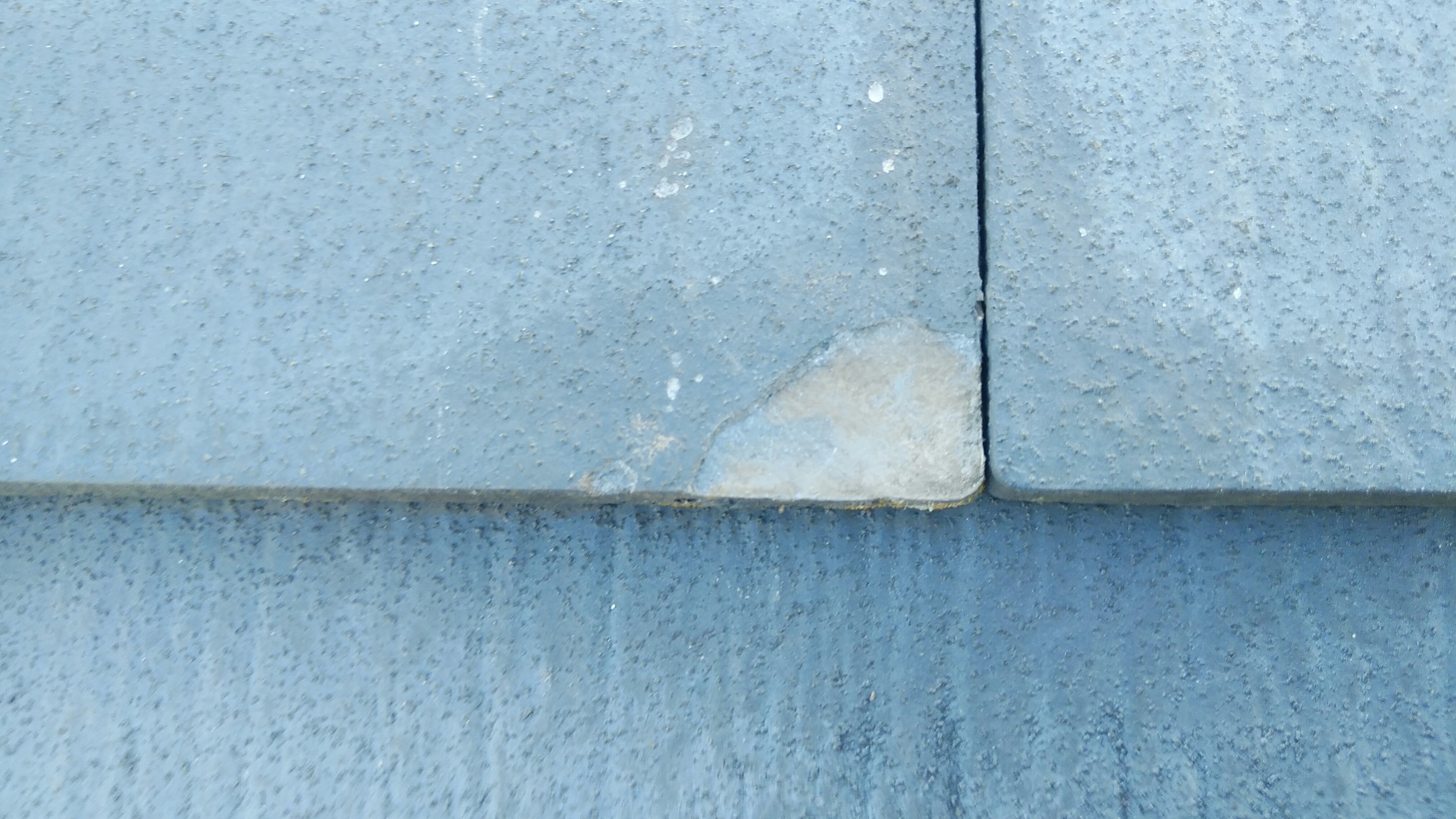 塗装ができない屋根材”パミール”　層間剝離という現象