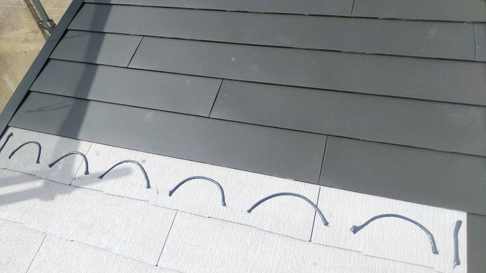 碧南市　スレート屋根にイージーガードでカバー工法