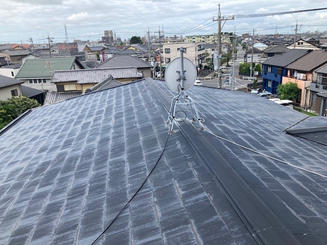 カラーベストのクラック補修　大きくなる前に