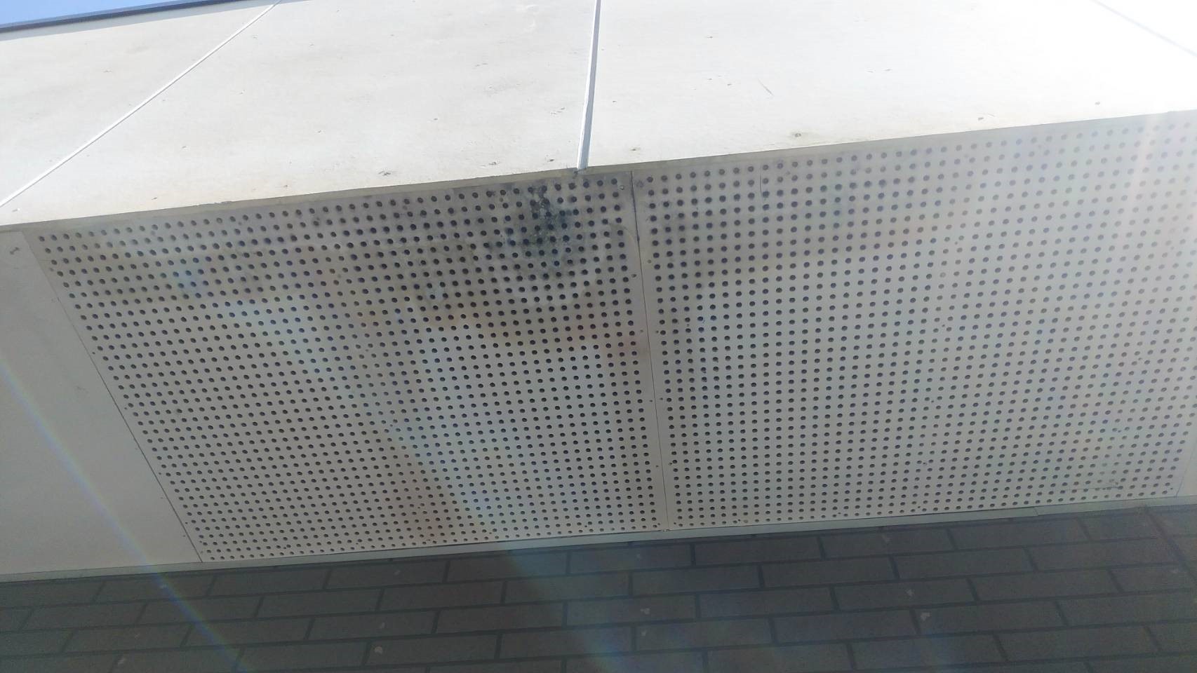 安城市　軒天の雨染みは危険！雨漏りが起きている可能性もあります