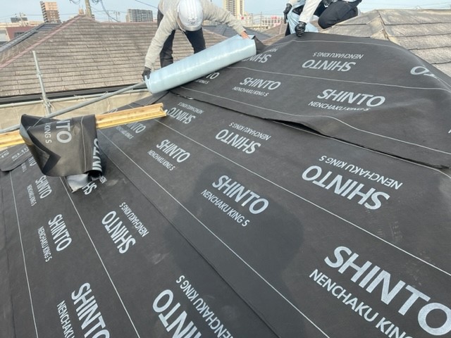 屋根カバー工事ではルーフィングを新しく張ることに意味があります