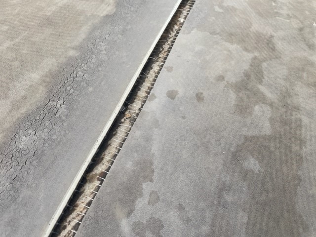碧南市ベランダ・屋上防水の点検　室内に雨漏りが…