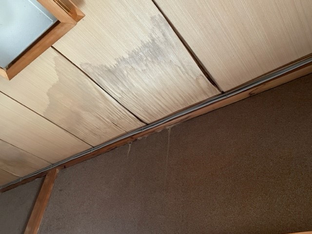 西尾市　和瓦住宅から雨漏り発生　1ヵ所ではない原因究明