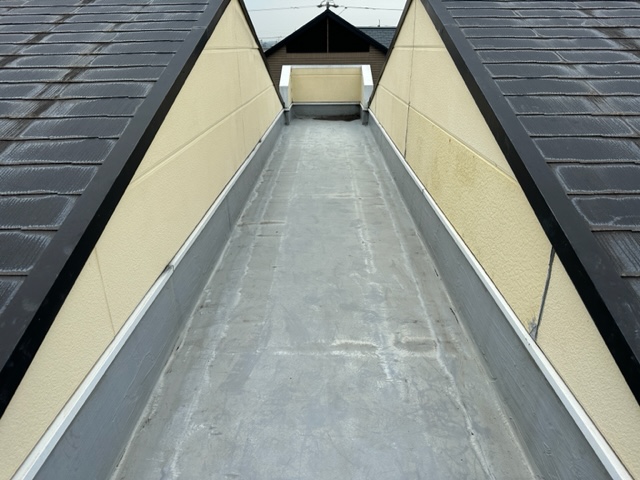 屋上防水から雨漏り発生　防水層の劣化と詰まりによる雨漏り